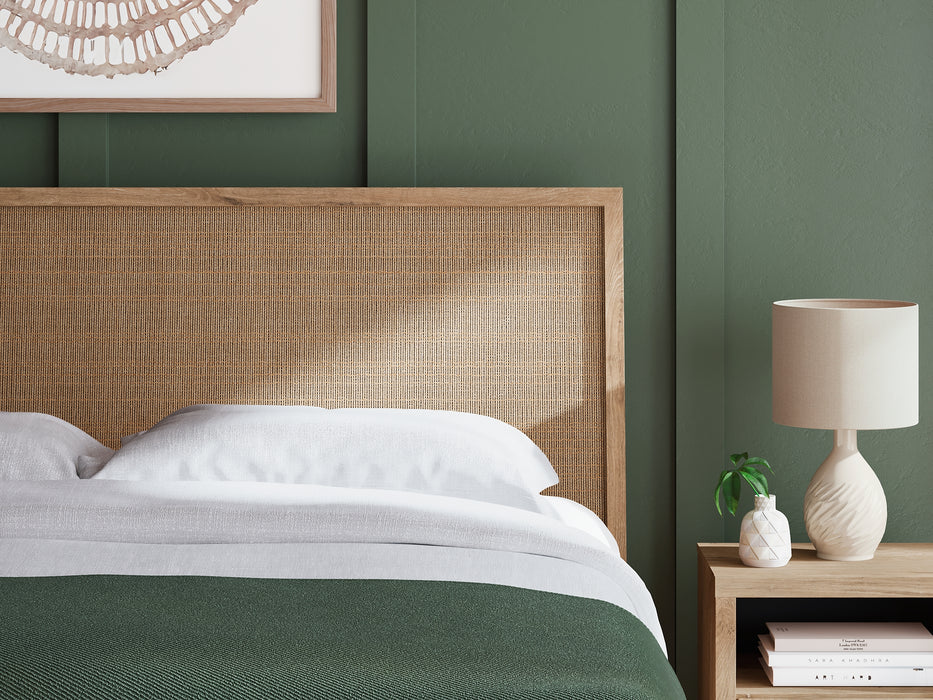 Cielden King Panel Bed with Mirrored Dresser and Nightstand