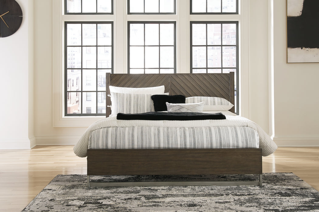 Arkenton King Panel Bed with Mirrored Dresser and Chest