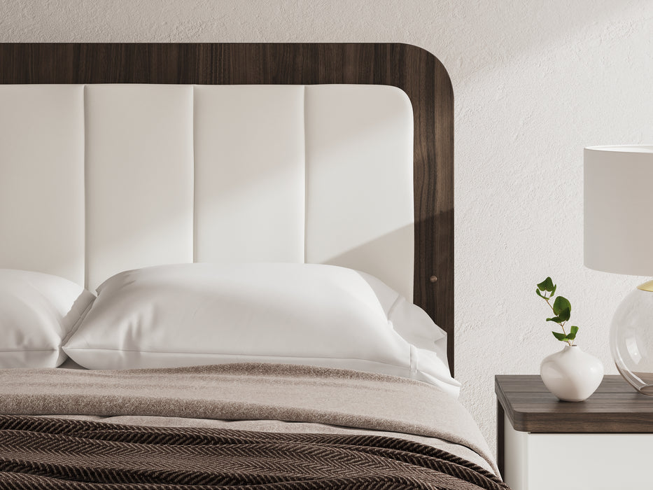 Kendanport Queen Upholstered Bed